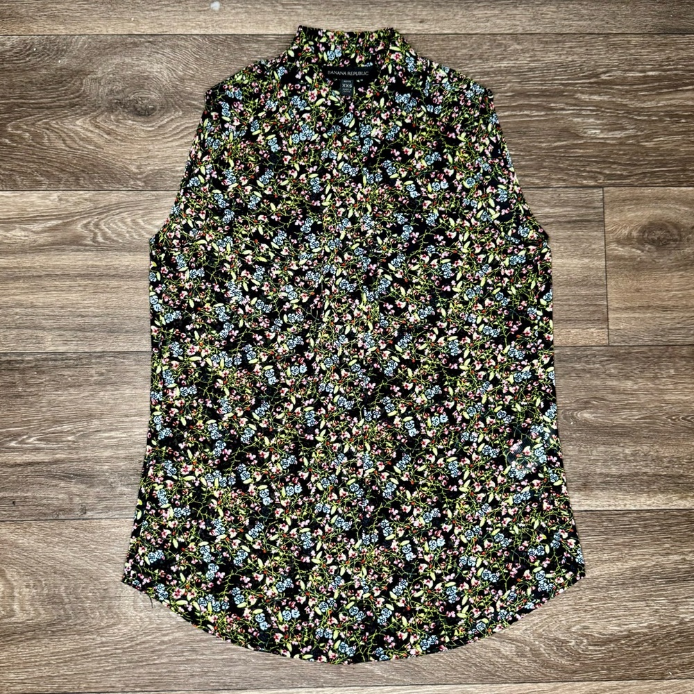 Banana‎ Republic Black Floral Top